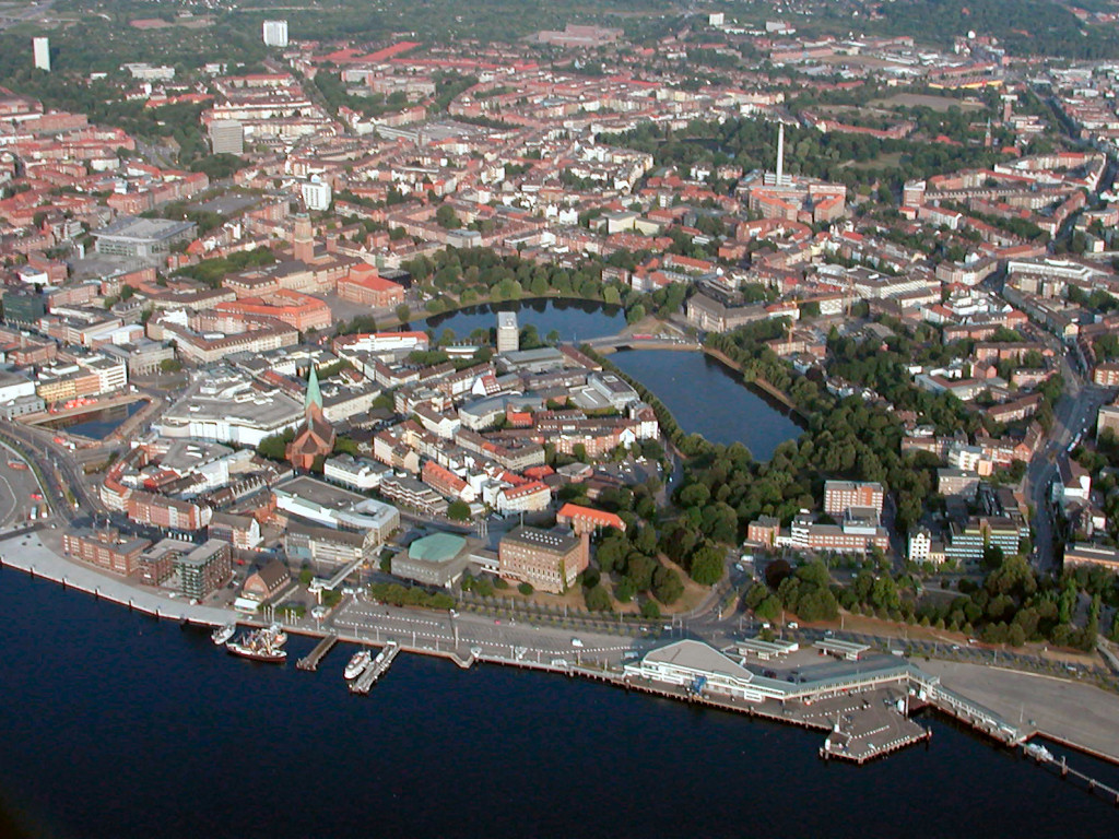 Kiel: aerial photo of the city of Kiel, Germany Dieses Bild als mit der Maus erkundbare Grafik sehen