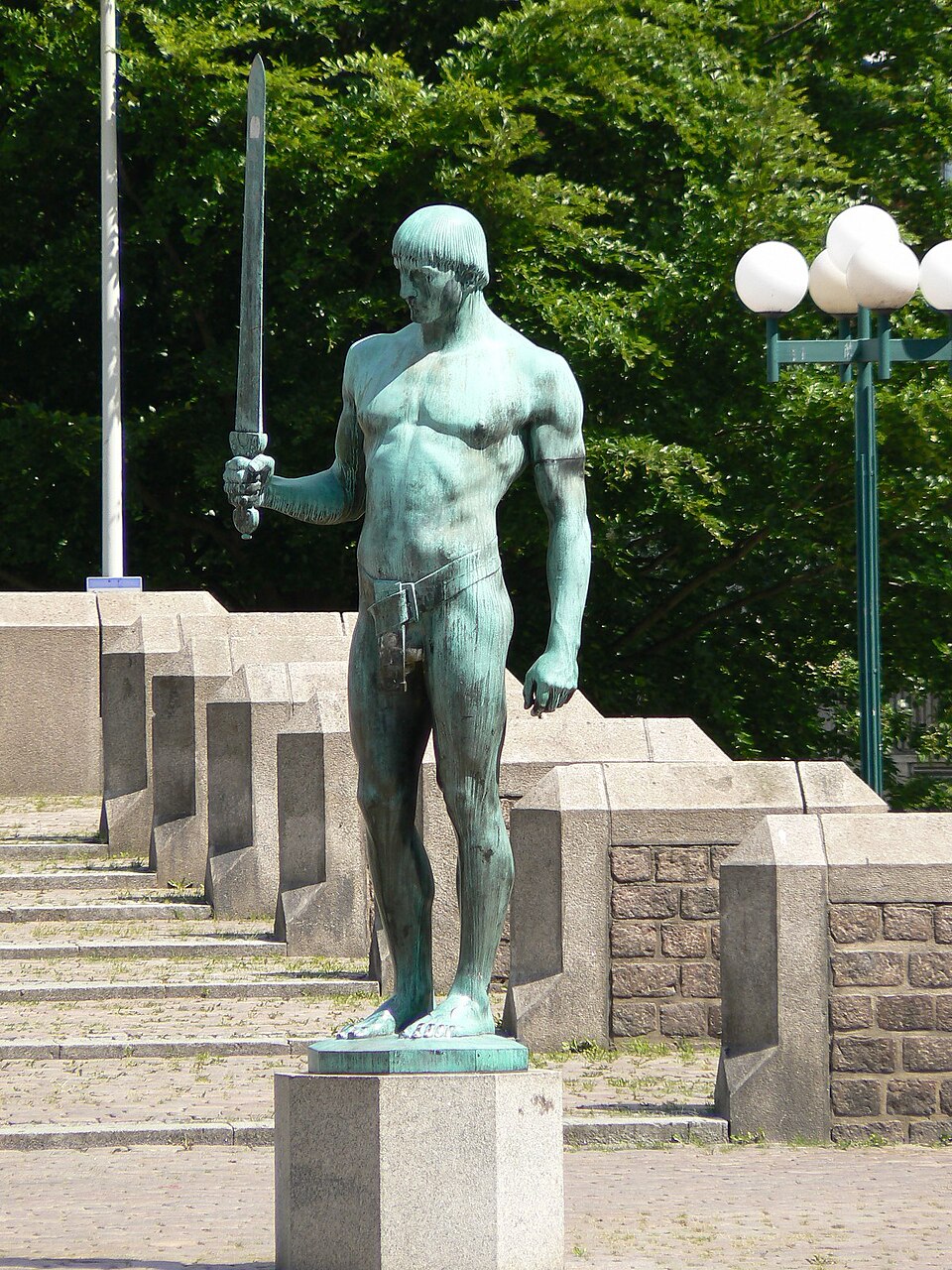 Schwerttraeger Adolf Bruett Kiel 1