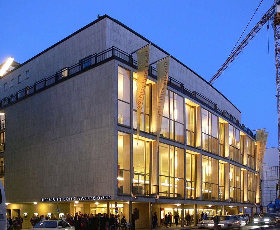 Hamburg Staatsoper außen nachts 1