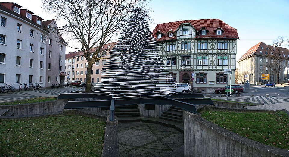 Göttingen: Goe Platz der Synagoge pano