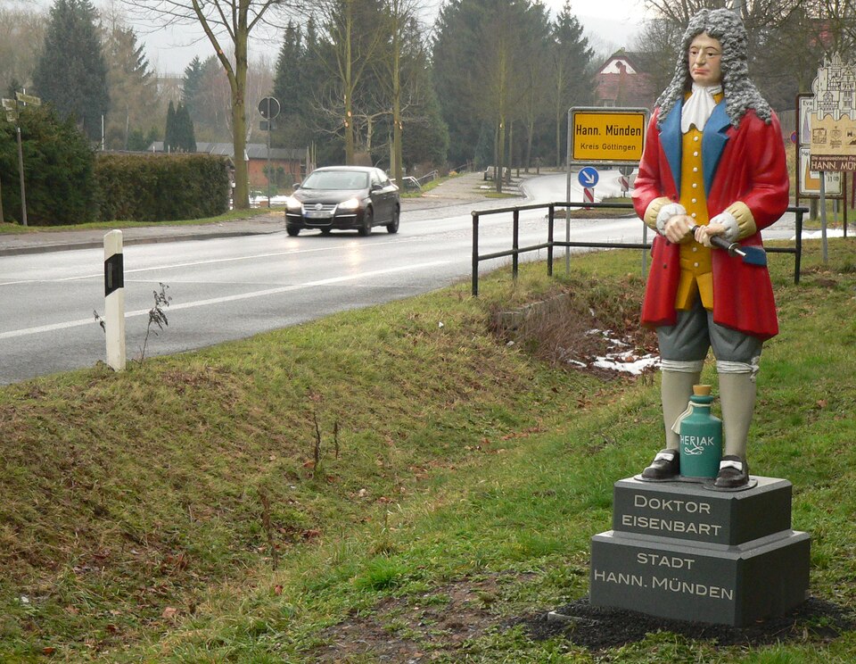 Hann. Münden: Hann Münden Ortseingang Dr Eisenbarth Figur