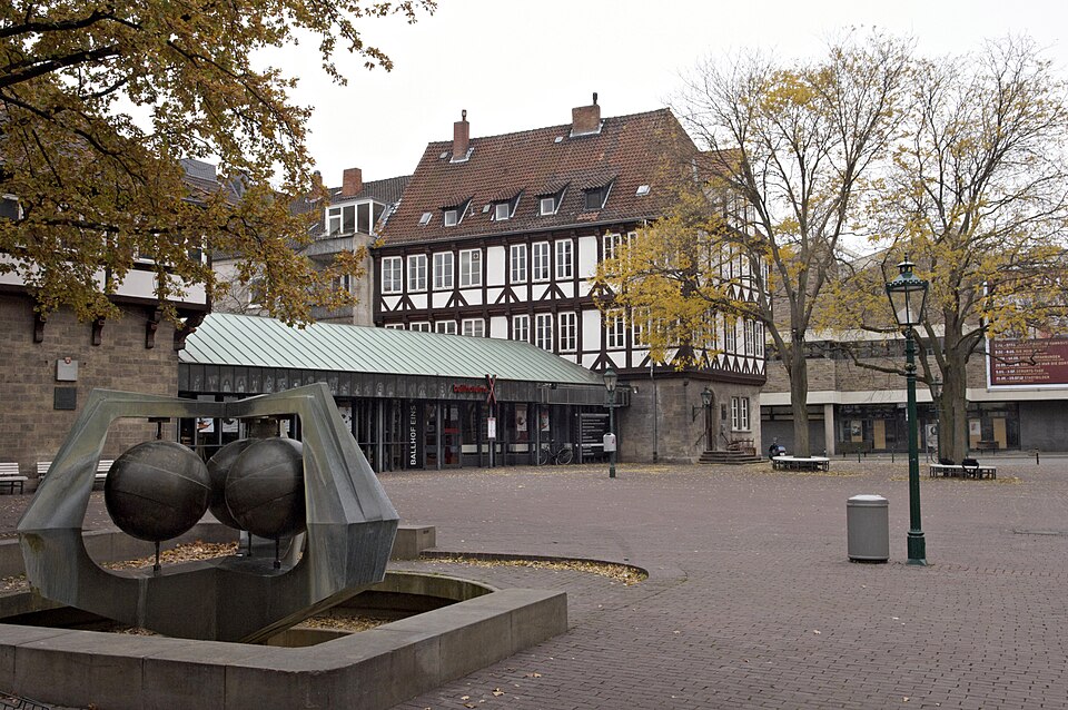 Hannover: Ballhofplatz mit Ballhof Eins im Hintergrund