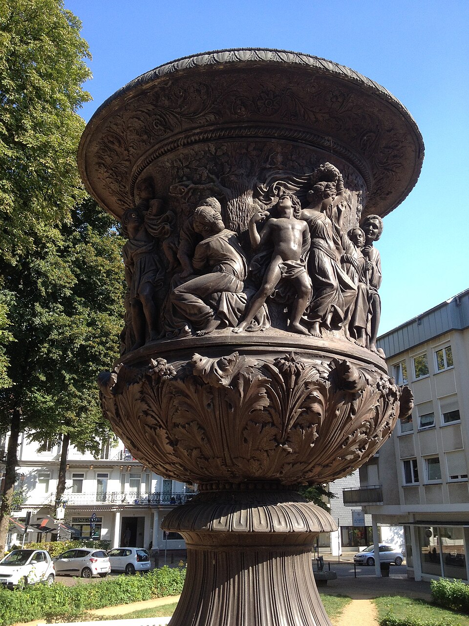 Bad Pyrmont: Drake-Vase 06