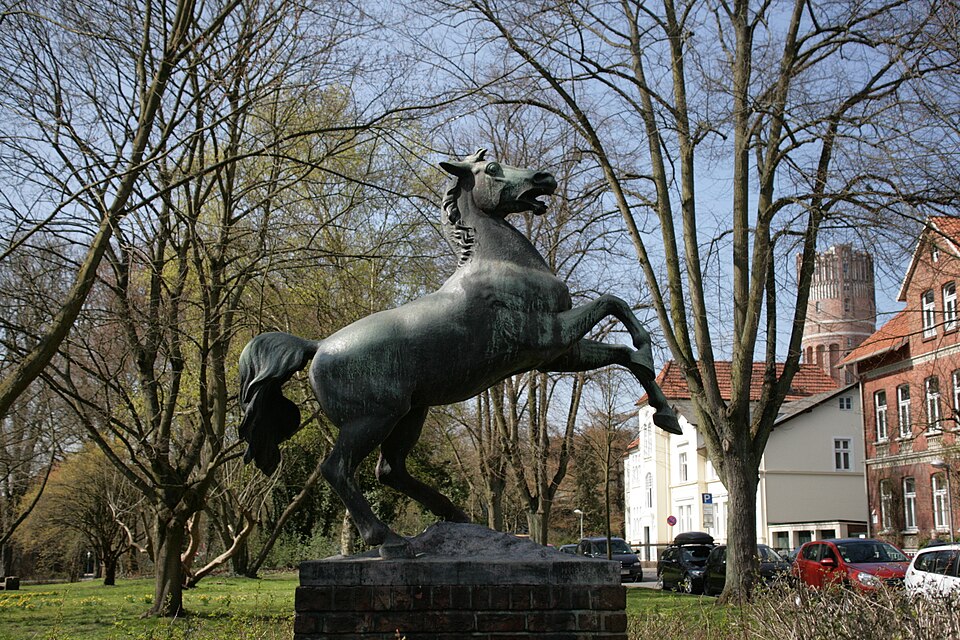 Lüneburg - Friedenstraße - Clamartpark - Welfenross 01 ies