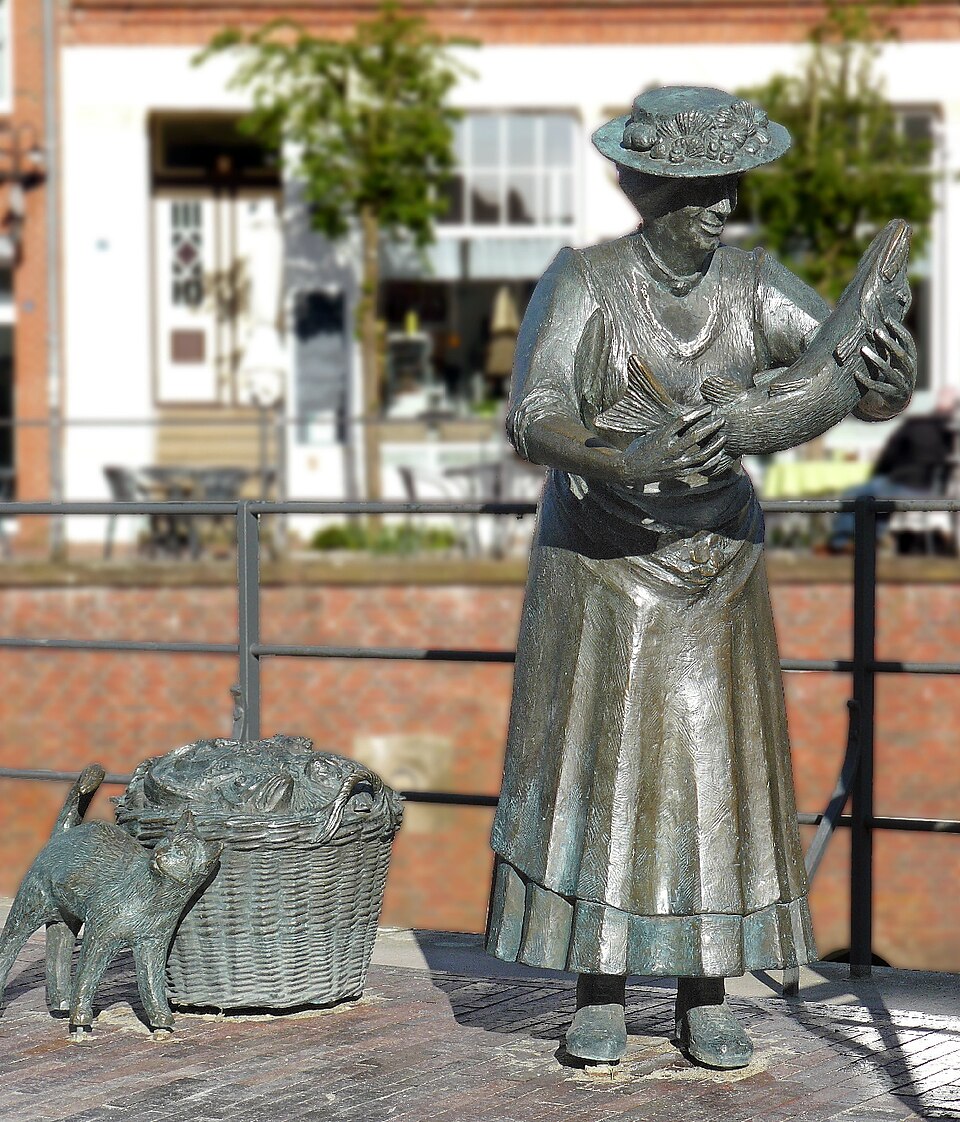 Fischfrau am Hansehafen Stade