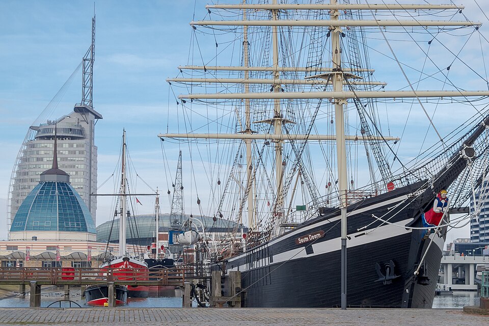 Bremerhaven: Alter Hafen mit "Seute Deern", Sail City & Mediteranium - 13. März