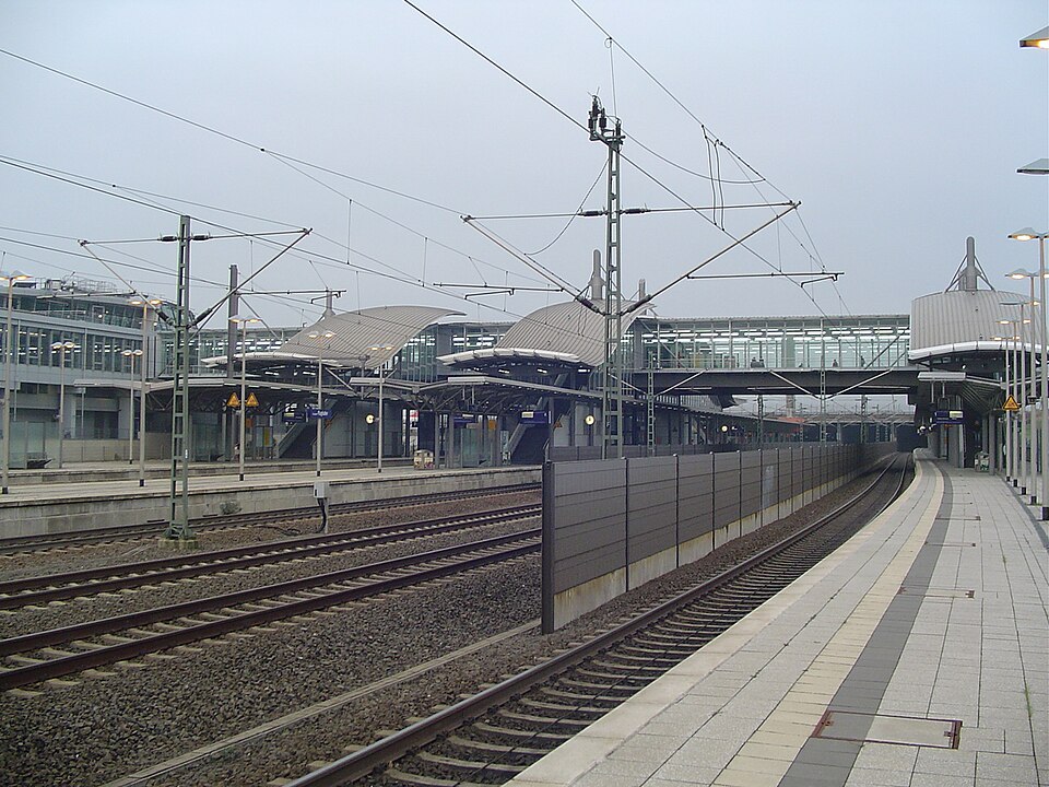 Düsseldorf: Bf-d-flughafenfern