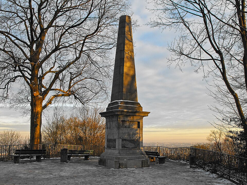 Aachen Lousberg Obelisk bearb