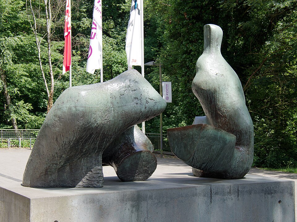 Recklinghausen Große Liegende Nr. 5 vor dem Festspielhaus