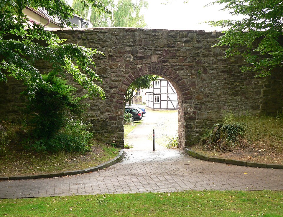 Stadtmauer Höxter mit Durchgang