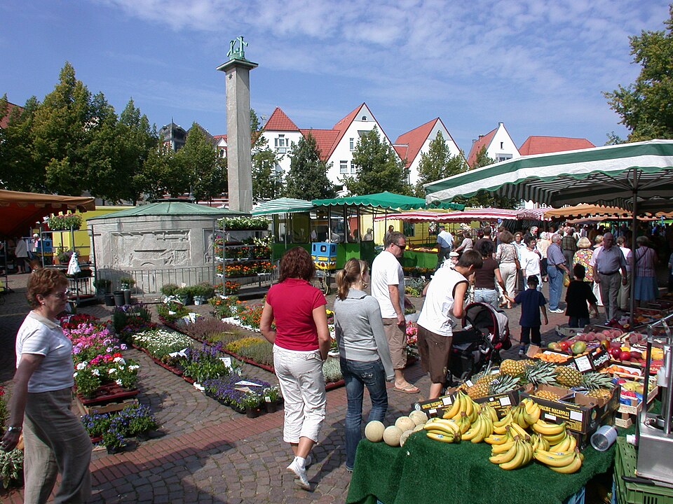 D-NW-Bad Salzuflen - Wochenmarkt auf dem Salzhof