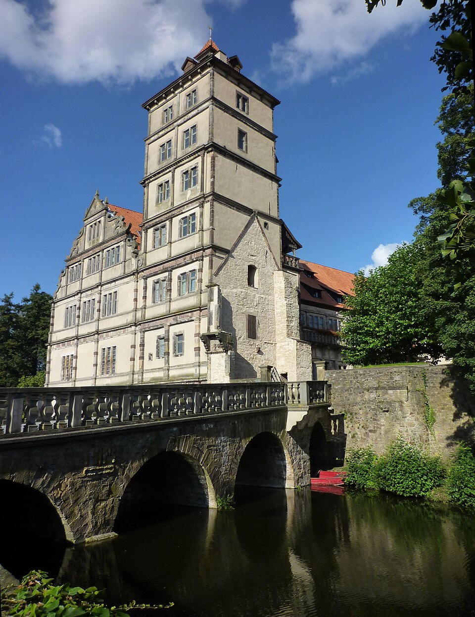 Lemgo - Schloss Brake 13. Jh. mit Steinbrücke