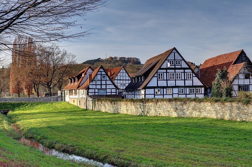 Lügde: Stadtmauer mit Blick auf dern Osterberg