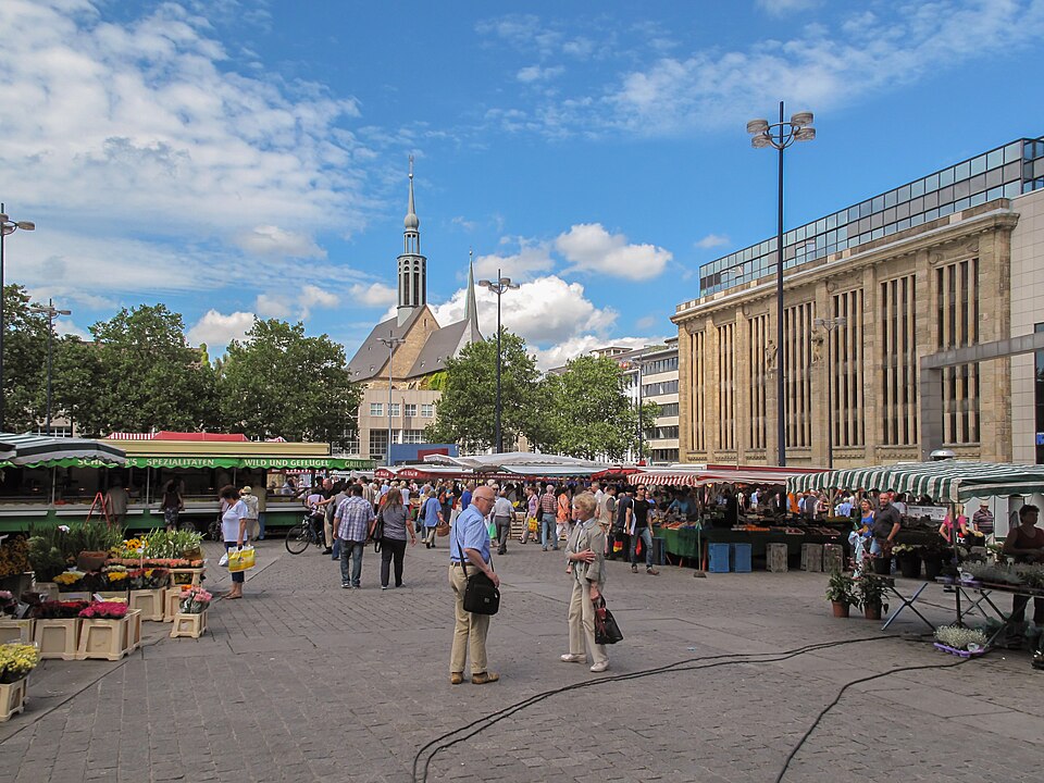 Dortmund, markt op de Hansaplatz foto2