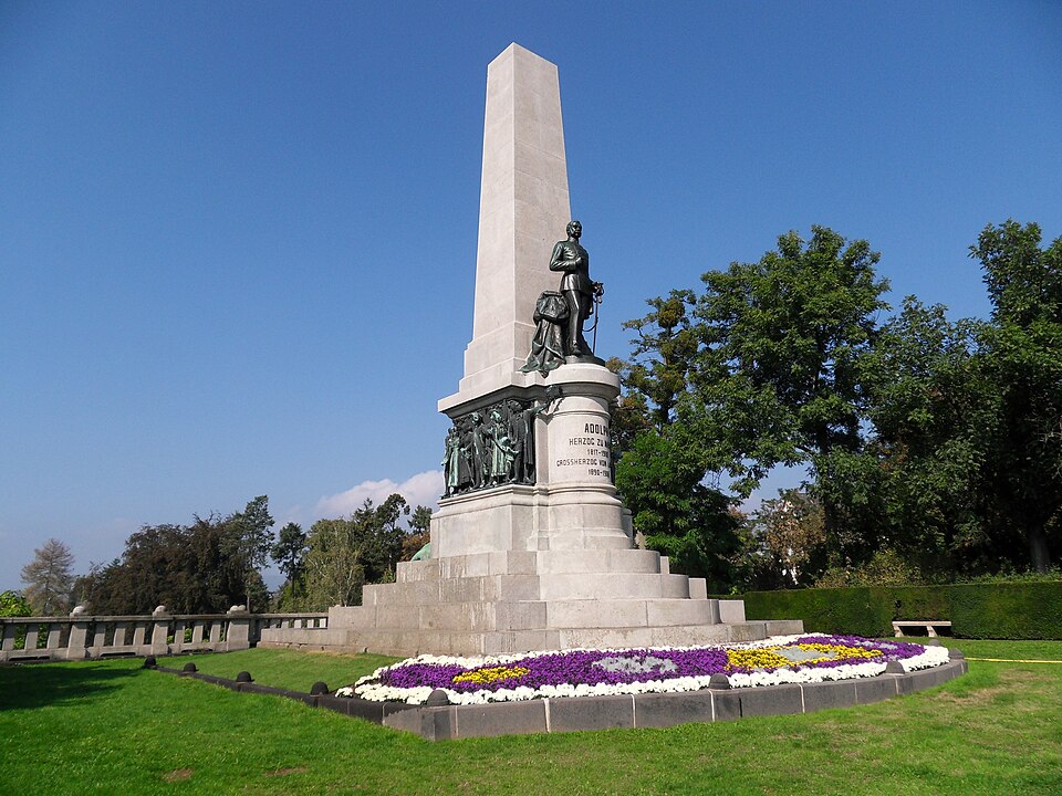 LandesdenkmalWiesbadenAdolphNassauSO