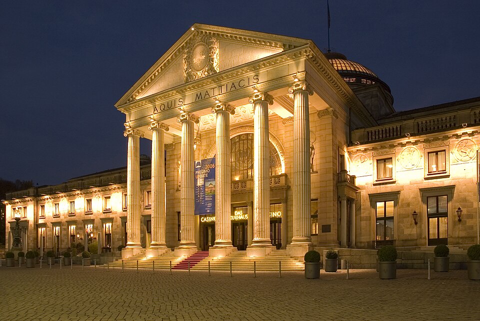Kurhaus-Wiesbaden-bei-Nacht