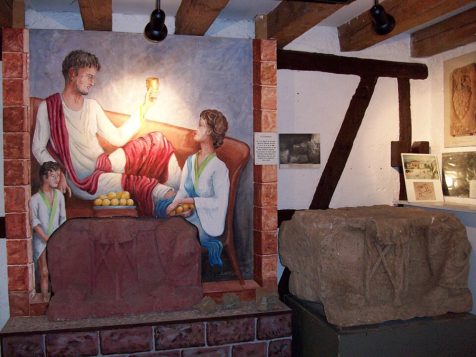 Groß-Umstadt: Gruberhof römisches-grabmal