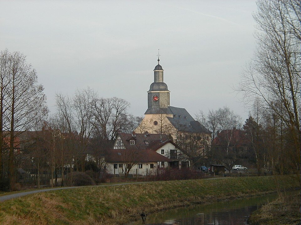 Laurentiuskirche vom Schwarzbach-Trebur