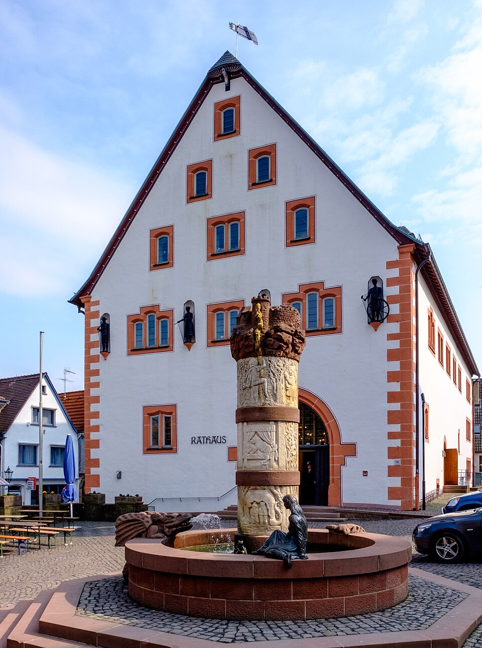 Steinau an der Straße: Steinau Rathaus Märchenbrunnen