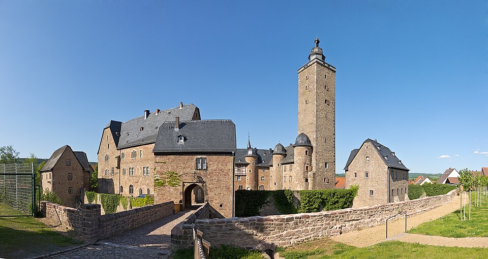 Steinau an der Straße: Schloss Steinau Panorama Fotos RL - Stitch GD