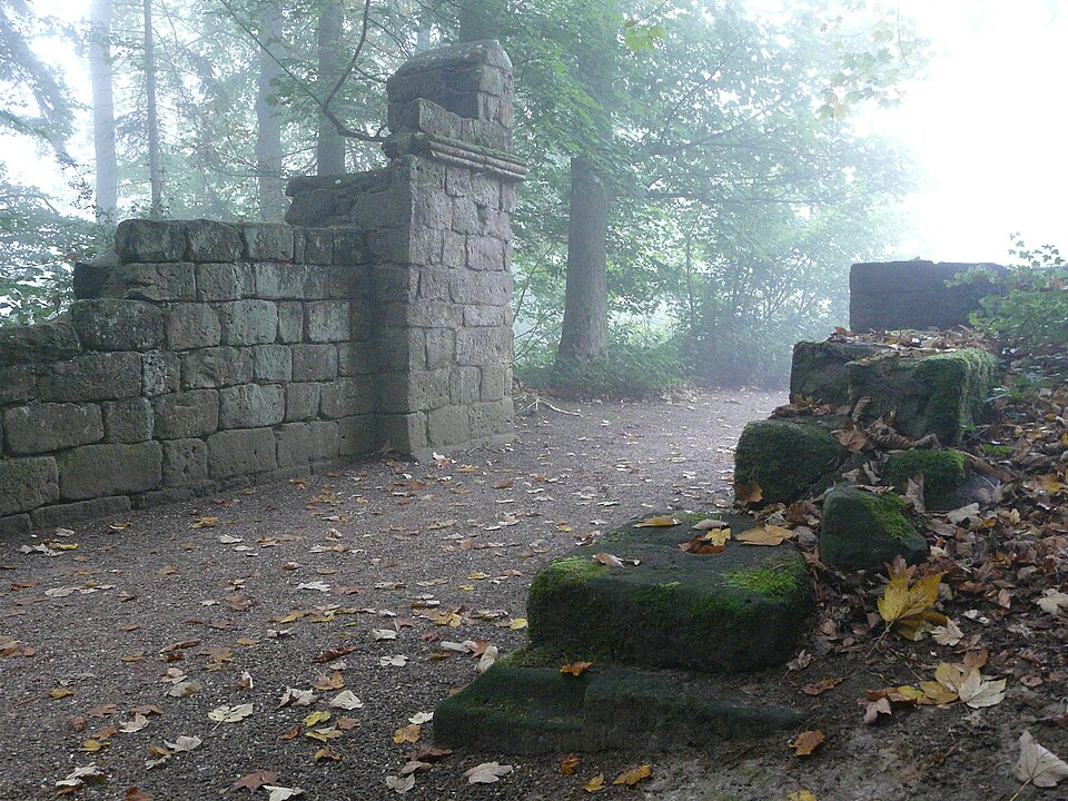 Michelstadt: Eulbacher Park, Kastelltor Eulbach, innen