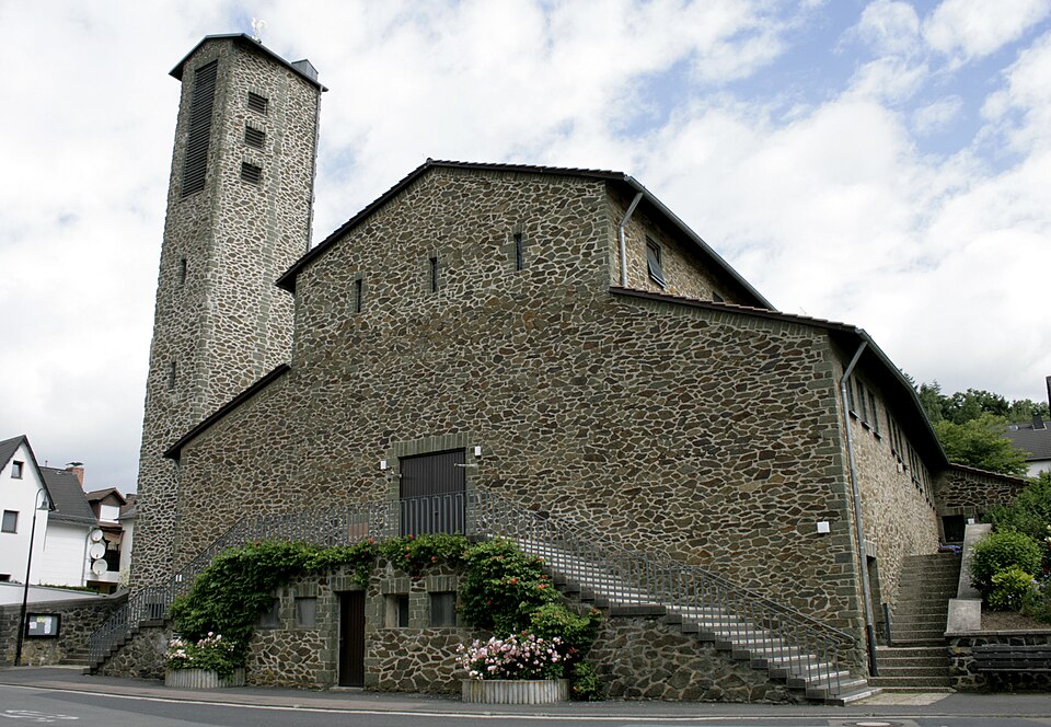 Limburg an der Lahn: Ahlbach Kirche aussen