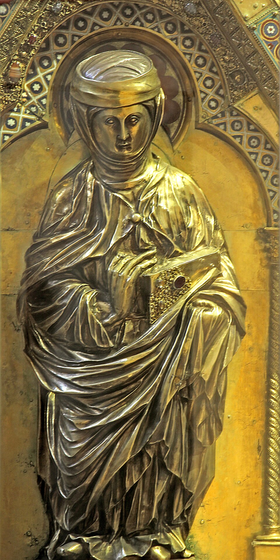 Marburg Elisabethkirche Elisabethschrein Elisabethfigur