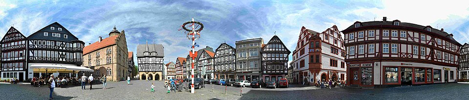 Alsfeld, Marktplatz bei Tag