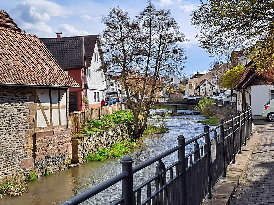 Flussabschnitt der Lauter in Lauterbach (Hessen)