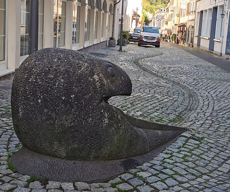 Bad Bertrich: Brunnen mit dem Schlangenkopf aus dem Äskulapstab