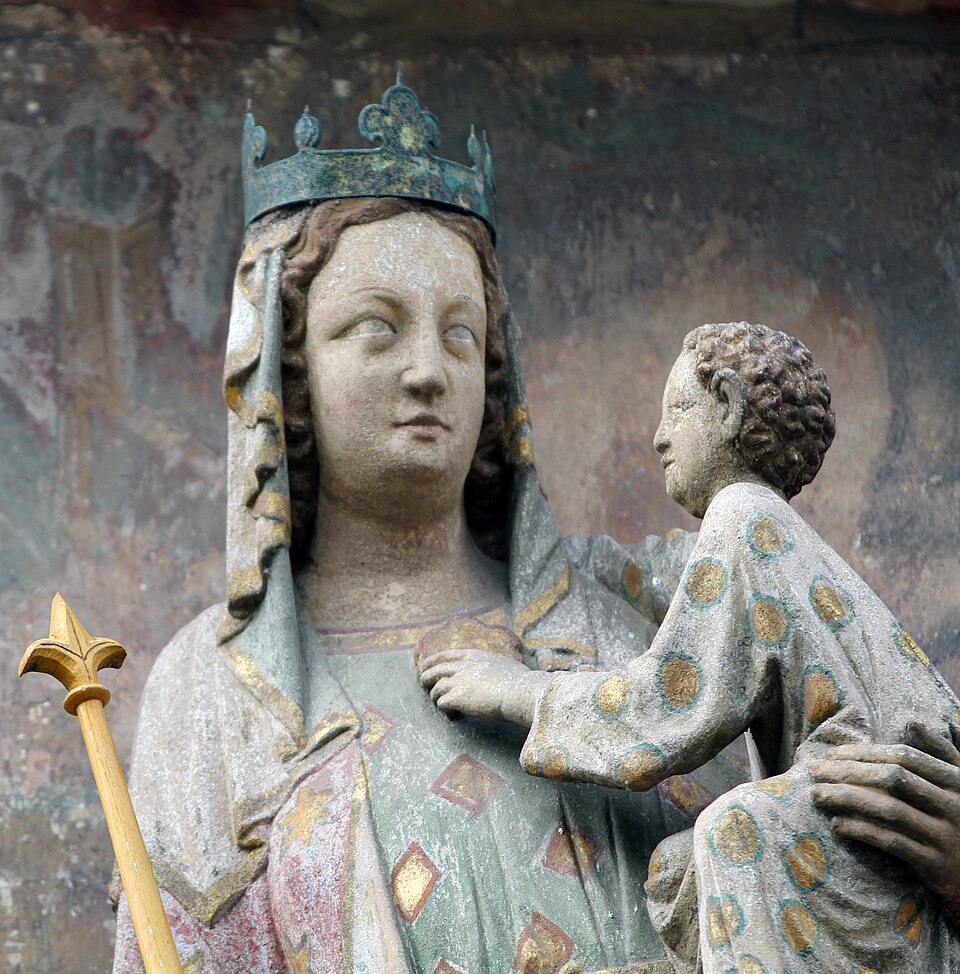 Kath. Liebfrauenkirche Oberwesel. Marienfigur um