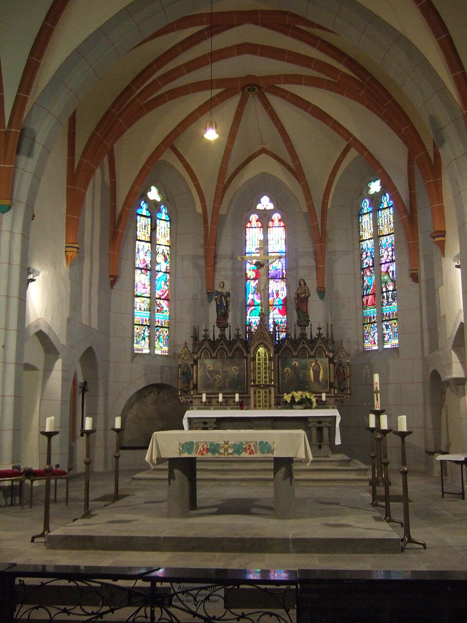 Montabaur-katholischen Kirche Sankt Peter in Ketten-Altarraum