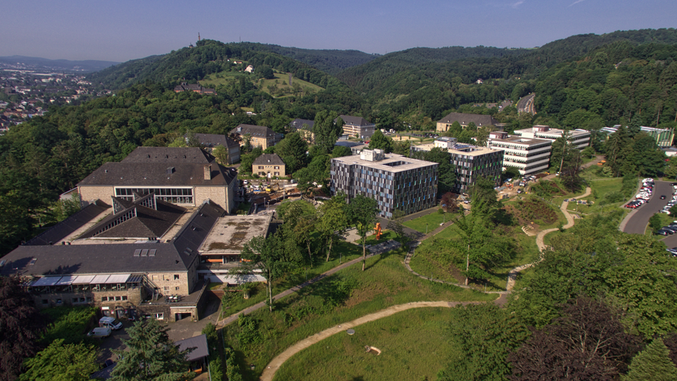 Hochschule Trier Hauptcampus mit Licht von Osten