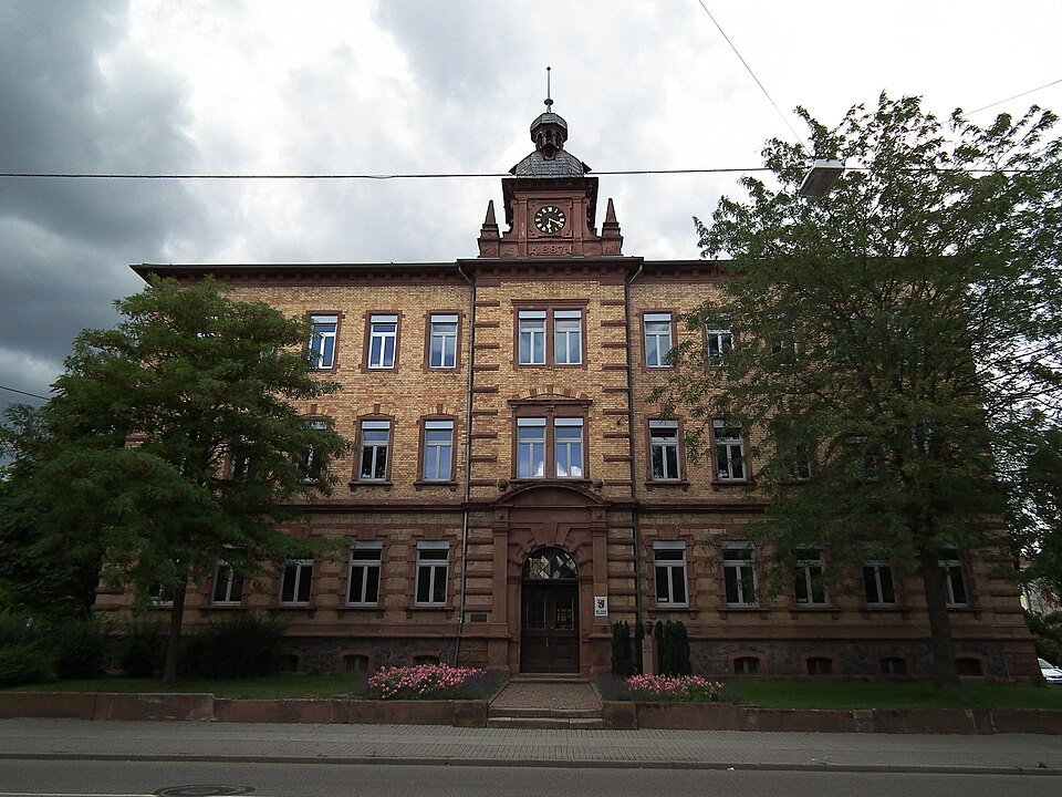 Landau in der Pfalz: Stirnseite Max-Slevogt-Gymnasium Altbau