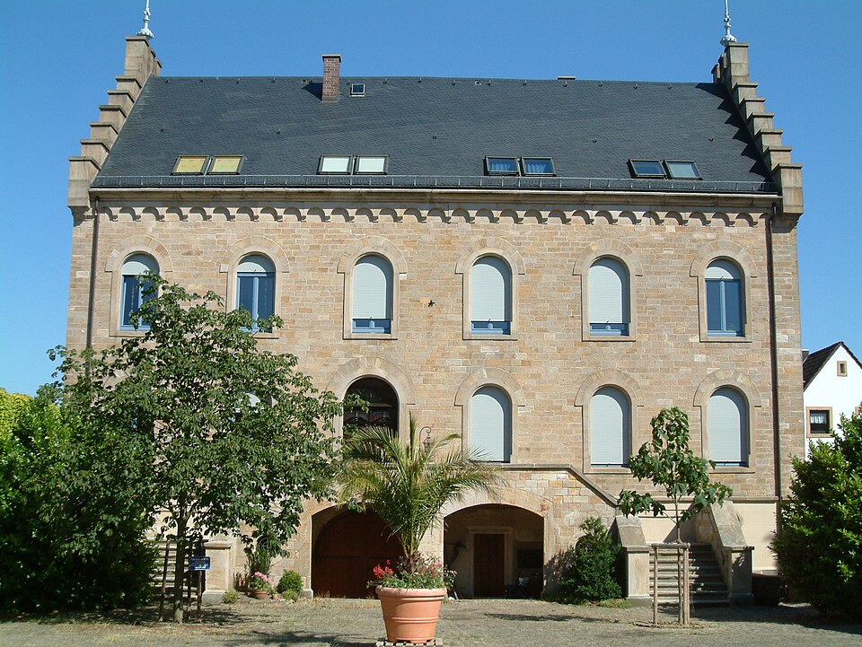 Neustadt an der Weinstraße: 2006-07-02-1656-Mussbach-WeissesHaus01