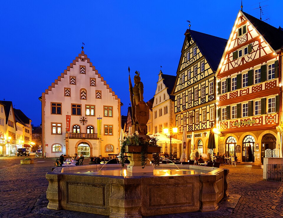 Das Alte Rathaus in Bad Mergentheim. Mit Milchlingsbrunnen