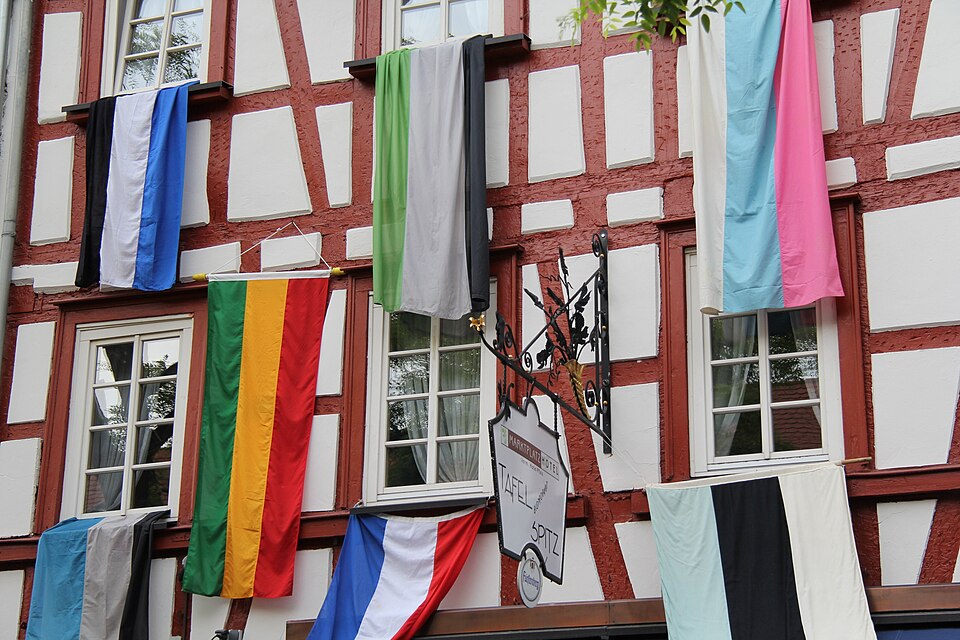 Weinheim - Corpsstudentischer Fahnenschmuck