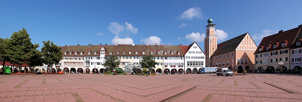 Freudenstadt Marktplatz Nordseite mit Rathaus