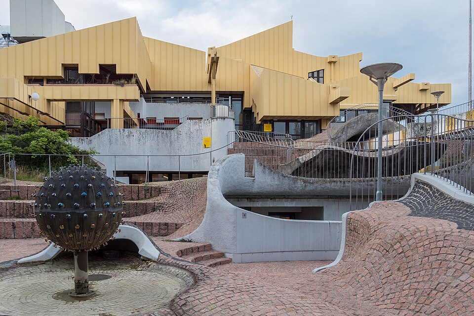 Universität Konstanz - Pausenbereich und Gebäude K