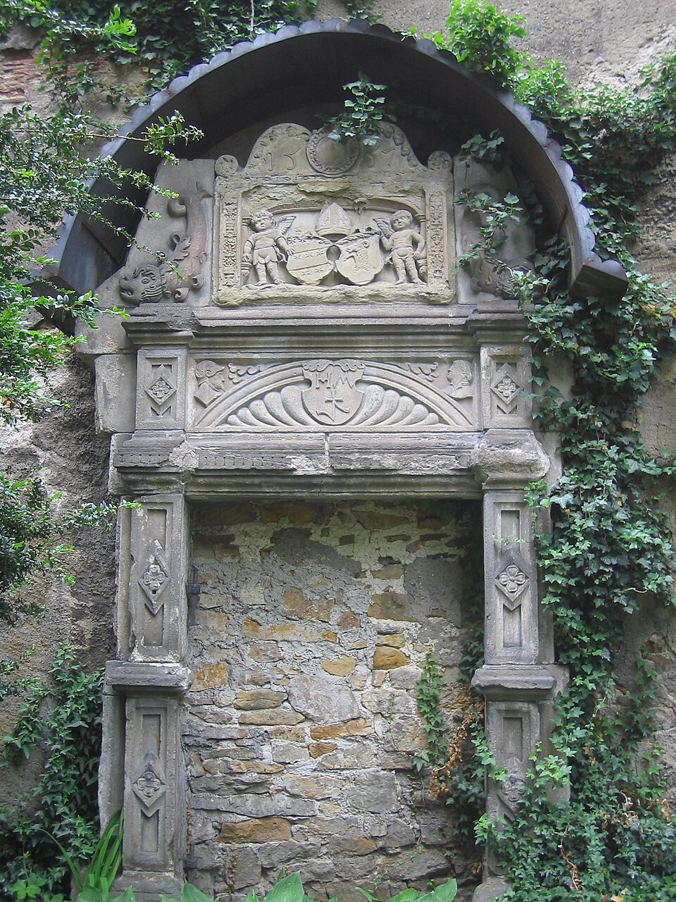 Portal im Heimatmuseumsgarten Reutlingen