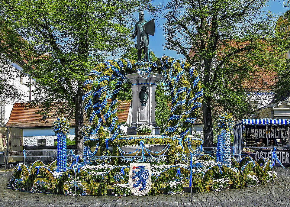 Ingolstadt: Ludwigsbrunnen zu Ostern