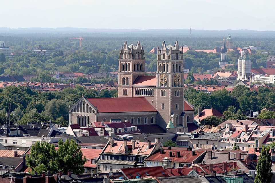 St. Maximilian München, Blick vom Alten Peter,