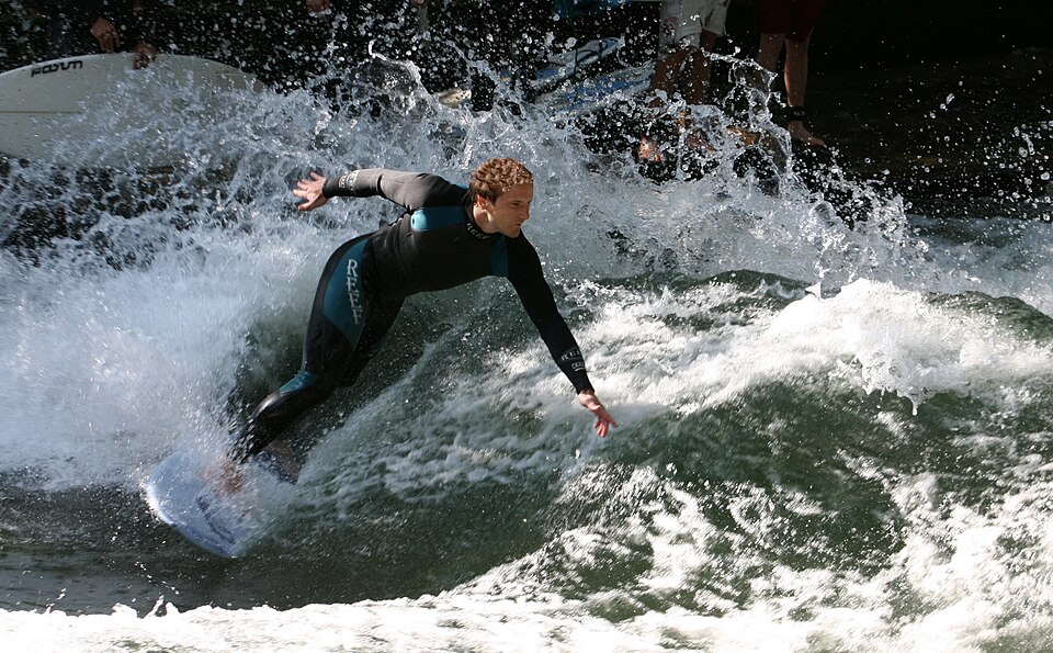 München: Eisbach die Welle Surfer