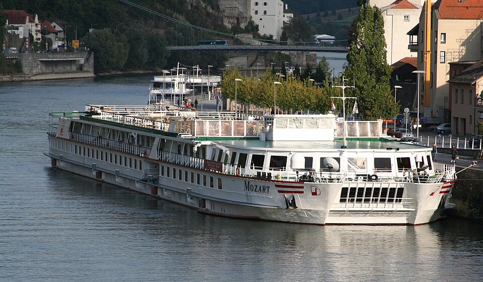 Passau: Mozart (ship,