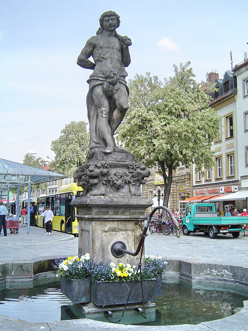 Bayreuth Herkulesbrunnen Maxstrasse 09.06.06 DSC02469