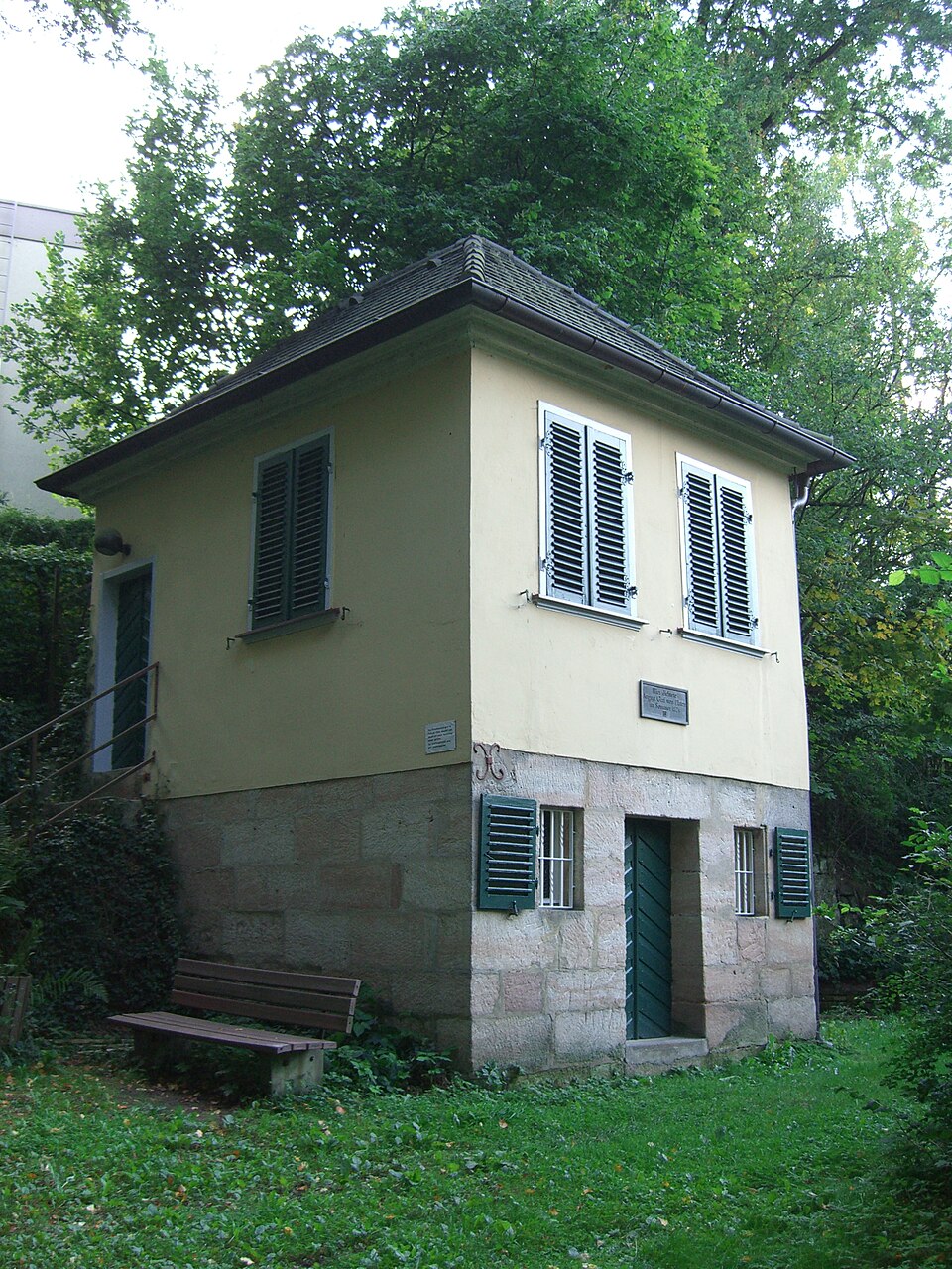 Erlangen: ER-Burgberg-Platenhäuschen
