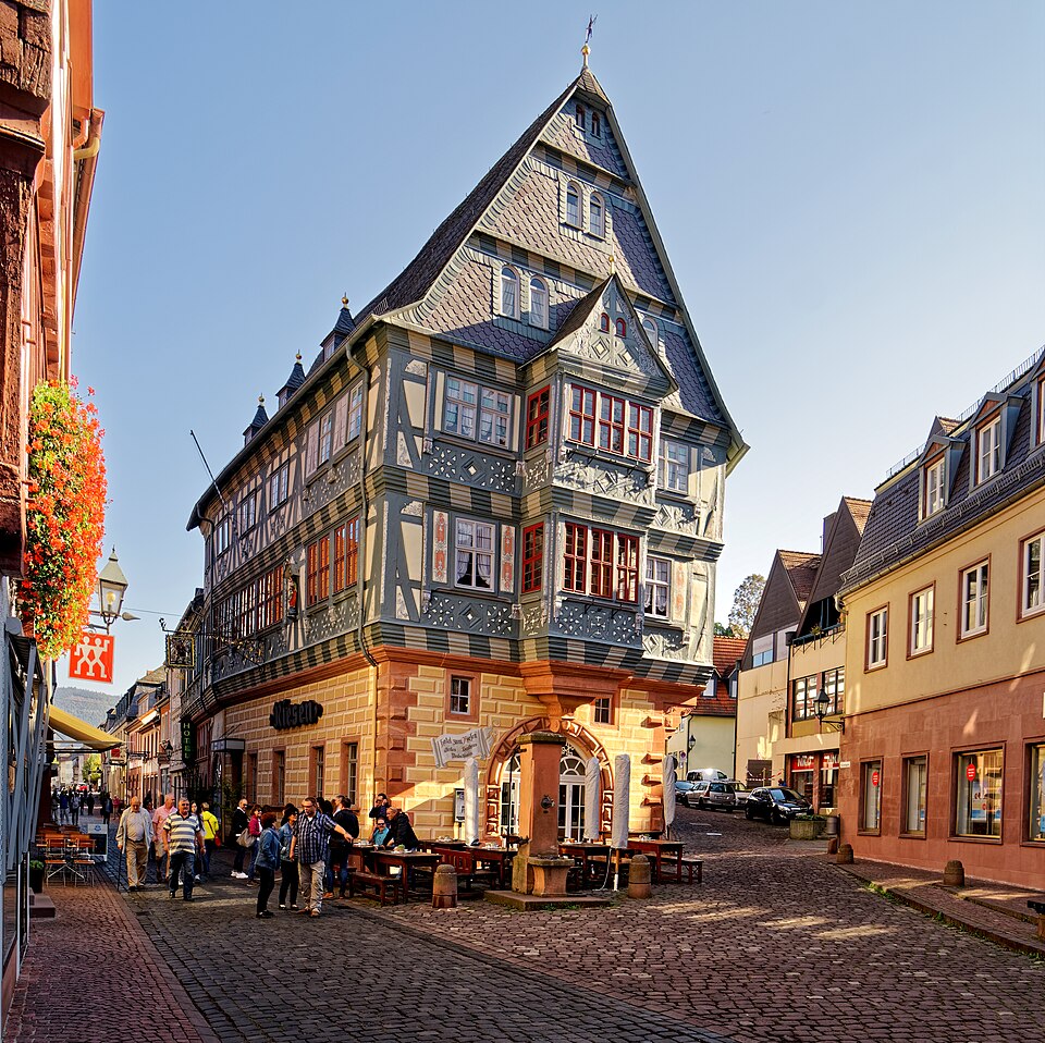 Das Hotel und Gasthaus Riesen in Miltenberg. 01