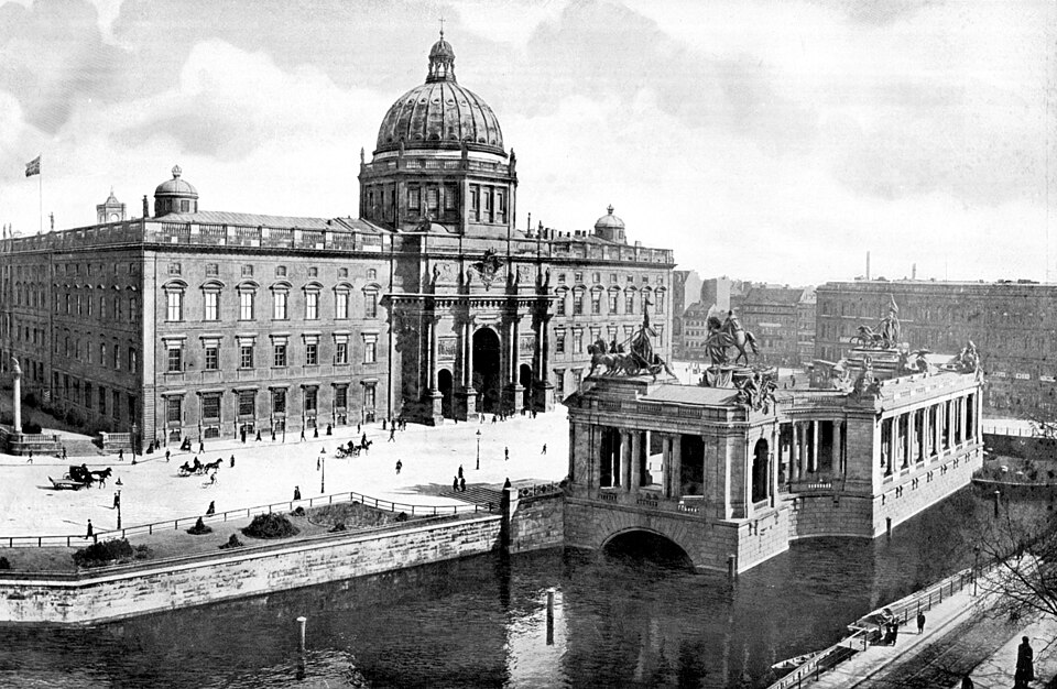 Berlin Nationaldenkmal Kaiser Wilhelm mit Schloss