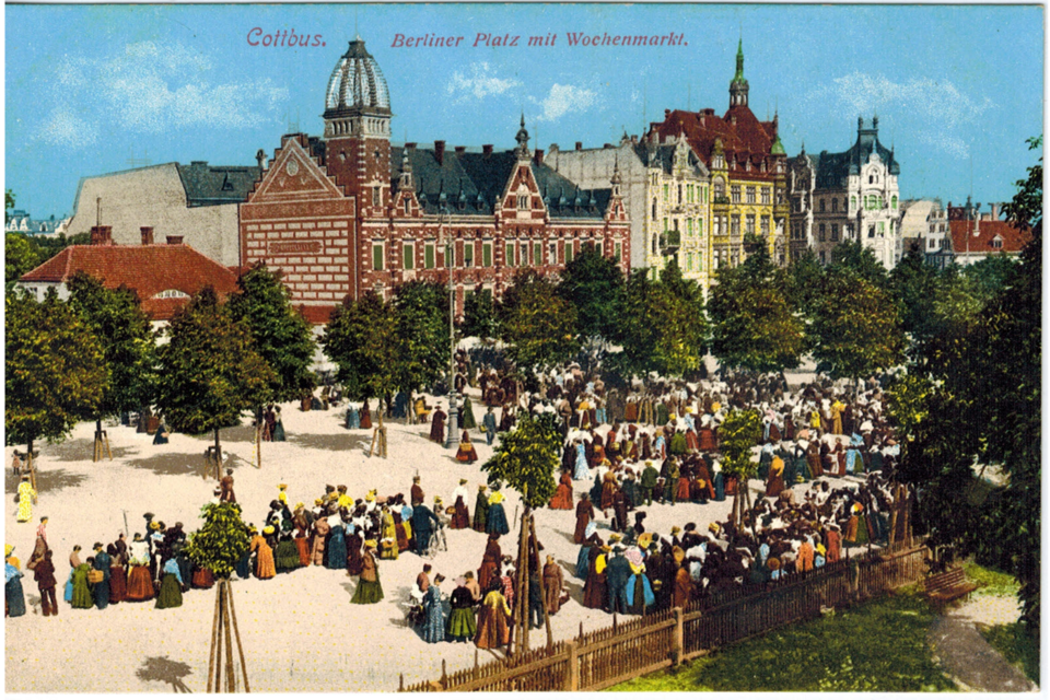 Cottbus: Berliner Platz mit Wochenmarkt
