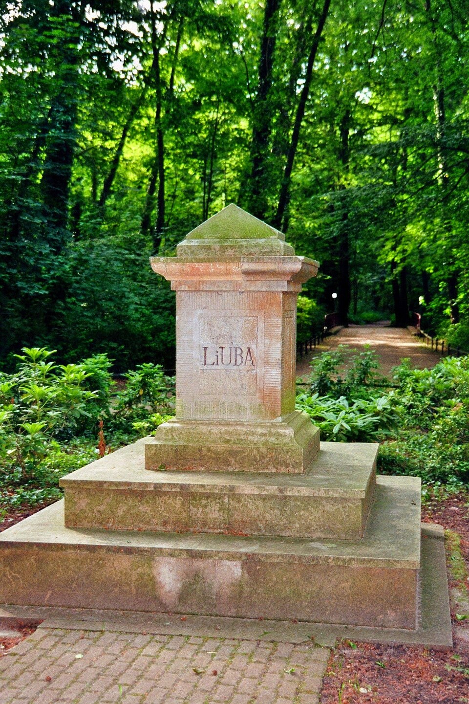 Lübben (Spreewald): Luebbener Hain Liuba Stein